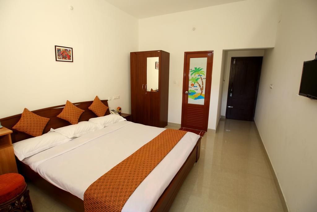 Spring And Valley View Thekkady Chambre photo